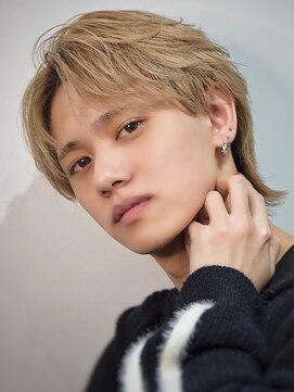 オルズ 渋谷(ALLZ) ミルクティーベージュセンターパートフェザーショートウルフ