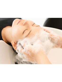 髪の艶を取り戻すヘッドスパ★頭皮環境が変われば髪質改善に繋がる！リフレッシュしたい方に特別な時間を