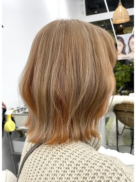 ルキア(Lukia) 蒲生・40代女性｜白髪染めやめてブリーチとインナーカラーに挑戦