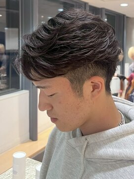 アウラ(AURA) 盛岡駅毛流れセンターパートニュアンスパーマフェザーパーマ30代