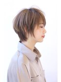 ベージュハイライトショートヘア