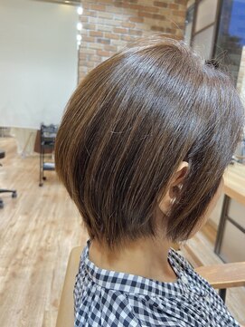 ヴィサージュクルー(VISAGE crew) 明るめ白髪染め×ショートボブ