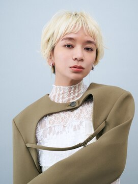 ヘアサロンガリカアオヤマ(hair salon Gallica aoyama) 前髪ありコンパクトショートにハイトーンホワイトブロンドカラー