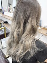 ランプ(Lamp) 白髪ぼかしにも◎バレイヤージュカラー ビフォアー&アフター