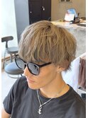 メンズハイトーンブリーチカラー刈り上げマッシュショート