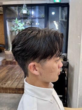 ファルベ(Farbe) フェザー/サーフカール/センターパート/波巻きツイスパ