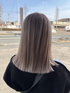 モントゥリー(Mon tree) ホワイトベージュ/切りっぱなしミディアム