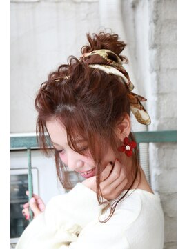 エストレーラ(estrela) 『estrela』スカーフお団子アレンジ