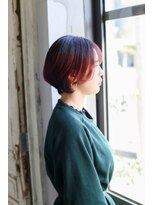 ホワイトルーム(White Room) ショートボブ+レッドカラー