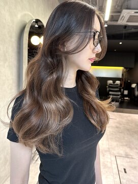 シティ(CITY) 韓国ヘア レイヤーカット 透明感 グレージュ 井坂