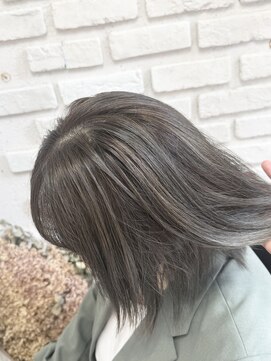 ビランチェ 池袋(bilancia) ハイライト/美髪/ワイドバング/外ハネボブ/グレージュ