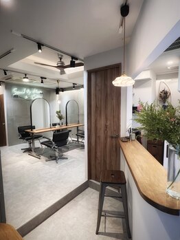 スタンド バイ ヘアー アンド コーヒー 恵比寿(STAND By HAIR ＆ Coffee)の写真/プライベート空間×コーヒースタンド併設♪周りを気にせずくつろげる空間でゆったり贅沢時間を味わえます！