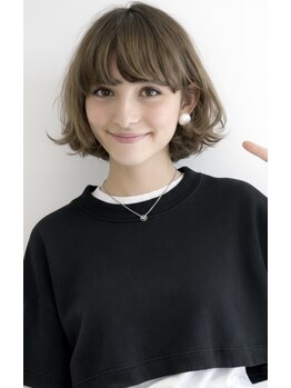 シー(she.)の写真/陽の光に透ける「she.」の春色。ダメージを抑えつつ理想の透明感を実現。インナーカラーやハイライトも◎