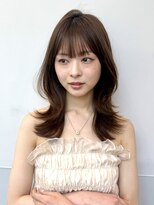 エン クラン バイ ヘッドライト たまプラーザ南口店(en. clan by HEADLIGHT) ミディアムレイヤー外ハネくびれ
