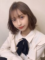 〈藤間〉韓国風くびれボブシルキーベージュ