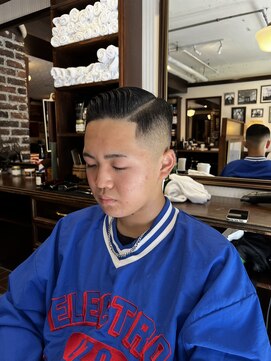 ハイブ 金沢(Hive) フェードバーバースタイルスキンフェード刈り上げ七三スタイル