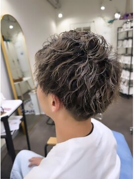 マリン(Marine) 20代30代メンズツイストスパイラルパーマ