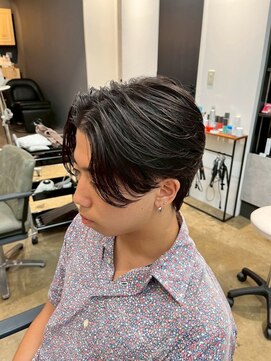 オゼル(OZEL) 【センターパートマッシュ】抜け感×色気を纏う上品メンズカット