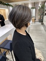 ステアケース ギンザセブン(stair:case ginza7)&nbsp;アンブレラカラーグレージュ前下がりショートボブ