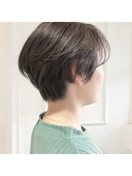 スペックホルダー(Spec Holder) 襟足丸みショートくびれショートハンサムショート束感ショート15