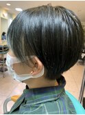 ベージュ系インナーカラー×ハンサムショート
