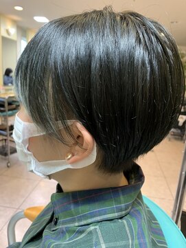 美容室 ダルテ(d'Arte) ベージュ系インナーカラー×ハンサムショート