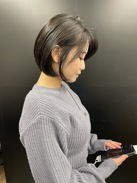 ユーリ(juli) パツっとボブ