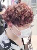 赤髪スパイラルパーマツーブロックマッシュショートレイヤー