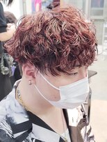 フィフス 原宿(fifth)&nbsp;赤髪スパイラルパーマツーブロックマッシュショートレイヤー