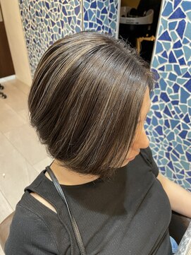 リリー(Lily) ショートボブ×ハイライト