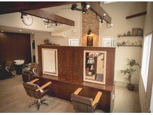 ヘアーアンドネイル ルシア(Hair&Nail Lucia)の雰囲気（西海岸風の店内でリラックス。ネイルも出来る複合サロン！）