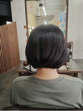 ビューティアンドスパ ガガ(GAGA) 前下がりボブ