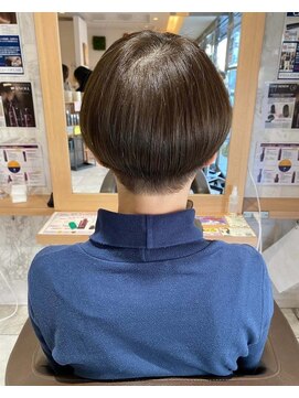 ビアンコ カーロ(Bianco caro) 刈り上げショート/ショートマッシュ/オリーブカラー