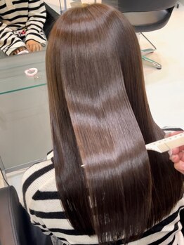 ユー イケブクロ(u Ikebukuro)の写真/スタイリングしやすいサラツヤのストレートヘアを♪髪質・クセに合わせた施術でどうぞ！
