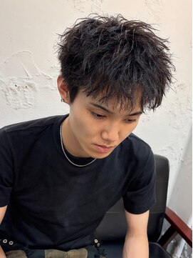 クオンヒール 淀屋橋店(QUON HEAL) スペインカール/スパイキーショート/フェザーパーマ/フェード×