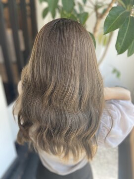 韓国ヘア　ハイトーンミルクティーベージュ