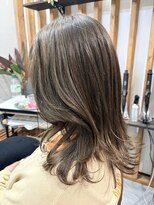 ビューティーガレージ カワゴエ(Beauty Garage Kawagoe) オリーブグレージュ白髪ぼかしハイライト