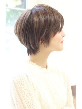 ラグエル(RAGUEL) 【30代40代50代】　大人女性のシンプルふんわりショート