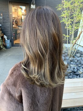 エシレ(esille.) イエローベージュのエアータッチ