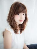大人のふんわりボリュームのレイヤーセミロング