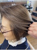 白髪を活かすカラー×グラデーションボブ