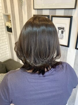 フィアート ヘアドレッシング サロン(Fiato Hairdressing Salon) カーキベージュ