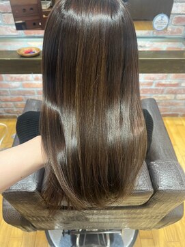 ヴァンカウンシル 清須店(VANCOUNCIL) 魅力を引き立てる自然な輝き 冬の艶髪ストレート髪質改善Trk