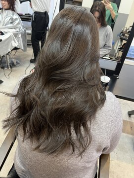 ロイ(ROI) 艶カラー＋レイヤーカット