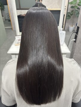 ウル バイ ドット(ulu by dot.) 【かがみ】外国人縮毛矯正/髪質改善トリートメント[町田駅]