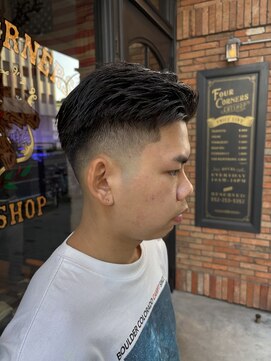 フォーコーナーズ(Four Corners) スキンフェードツーブロック刈り上げジェットモヒカンマンバン