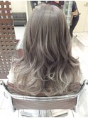 ミルクティーアッシュブランジュくびれセミディブリーチWカラー