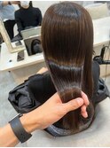 オトナ女子ツヤ髪アッシュカラーふんわりミディシースルーバング