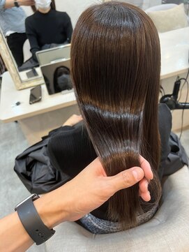 ジーナ 船橋(Zina) オトナ女子ツヤ髪アッシュカラーふんわりミディシースルーバング