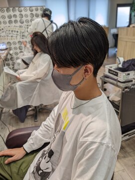 コワファーストナガサキシャンプーボーイ(COIFF1RST NAGASAKI SHAMPOO BOY) センターパート×リバースパーマ